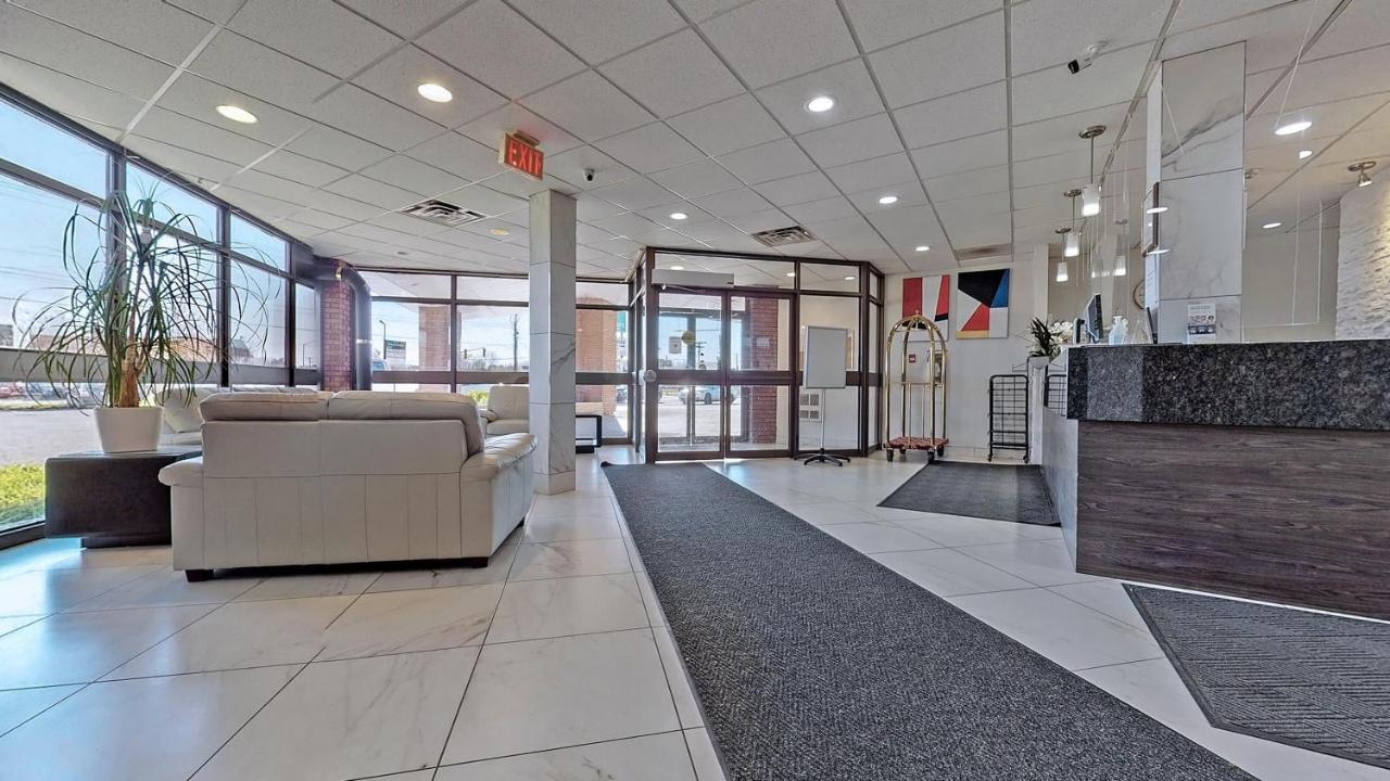 Hotel Ramada By Wyndham Arnprior Exterior foto