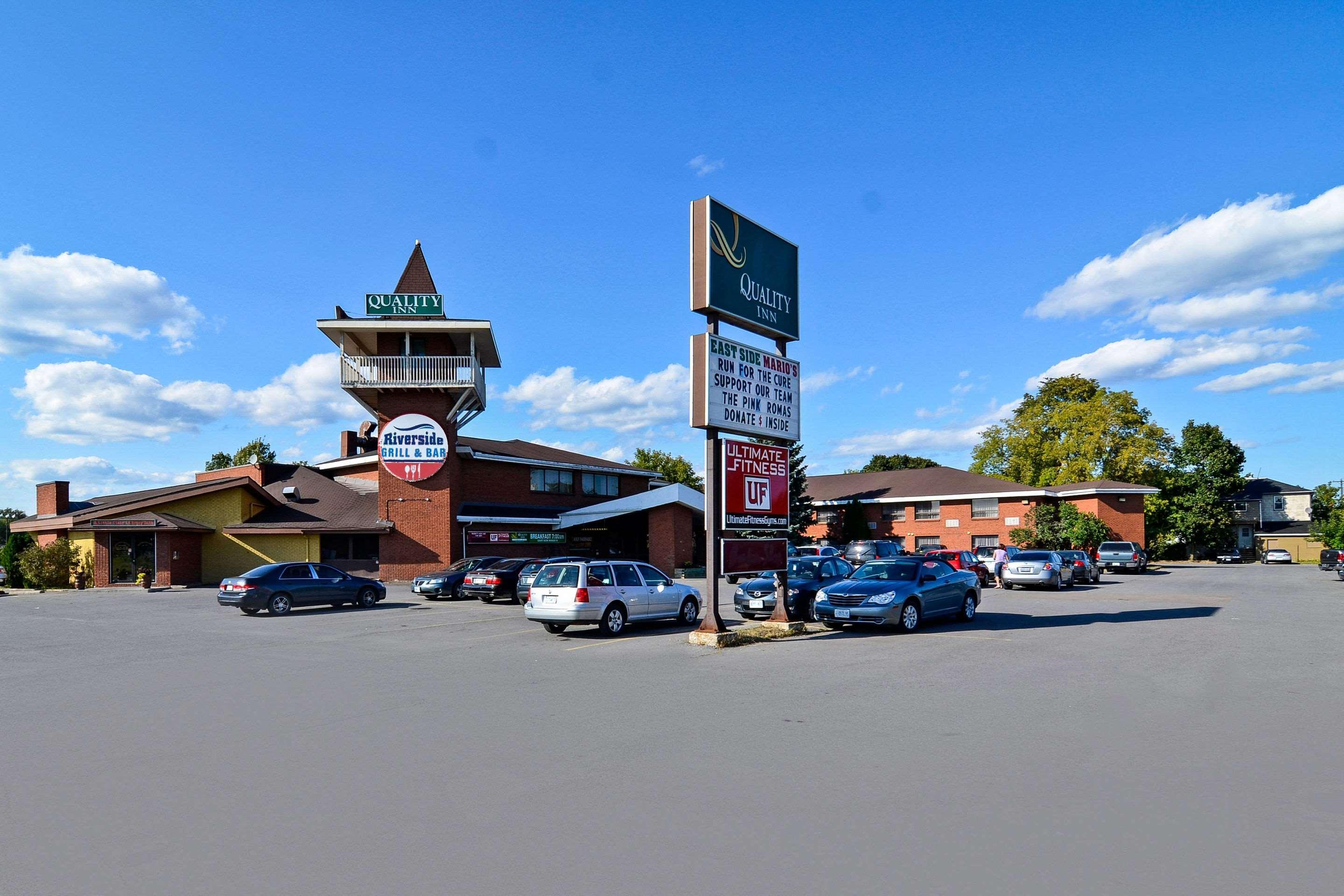 Hotel Ramada By Wyndham Arnprior Exterior foto